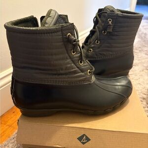 Sperry Saltwater Puff Nylon olive and black boots.